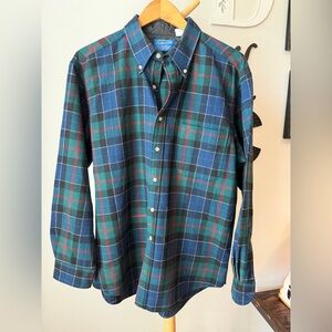 Vntg Pendleton virgin Wool Button Down Shirt Navy Plaid Men’s Size Large Log Cab